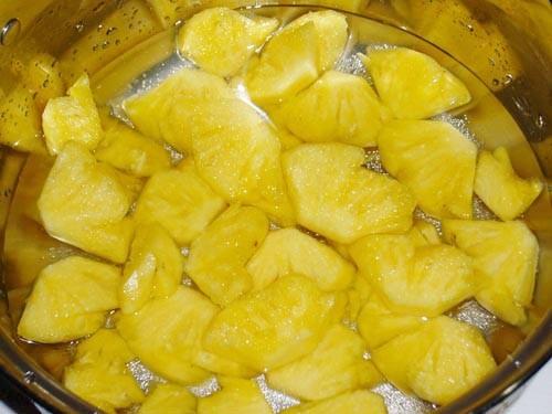 canned chunk pineapple.jpg