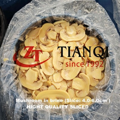 Čerstvé šampiňóny v slanom náleve